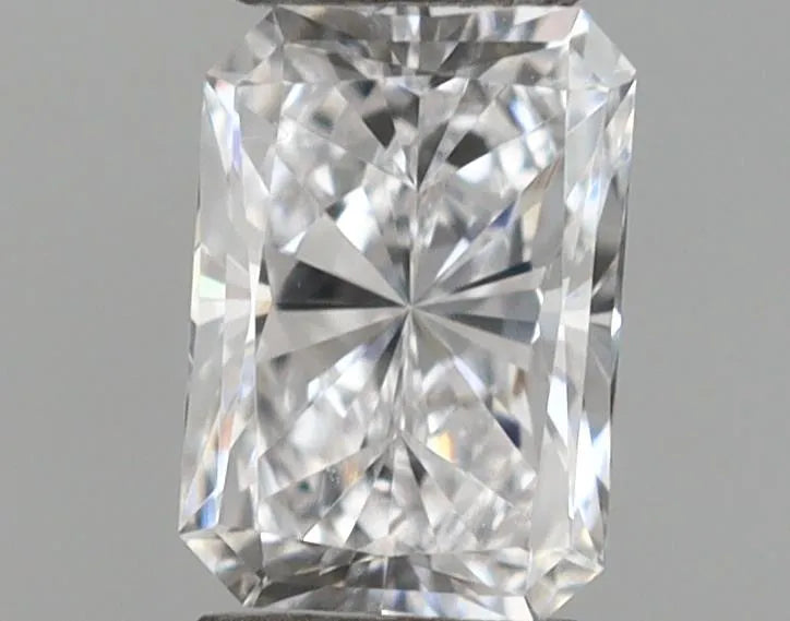 0.33ct Radiant Lab Grown Diamond (Colour E, Clarity VVS1, IGI Certified)